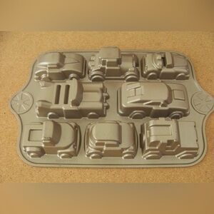 NordicWare Pan Train Cars Mini Bundt Cake Muffin Cupcake Truck 5 cups Classic